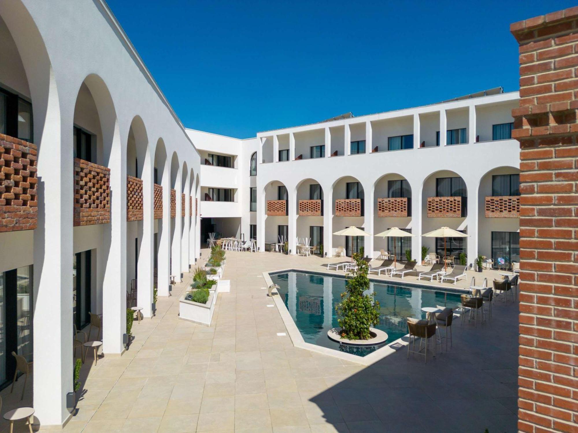 Mercure Conacul Cozieni Pasarea Екстериор снимка